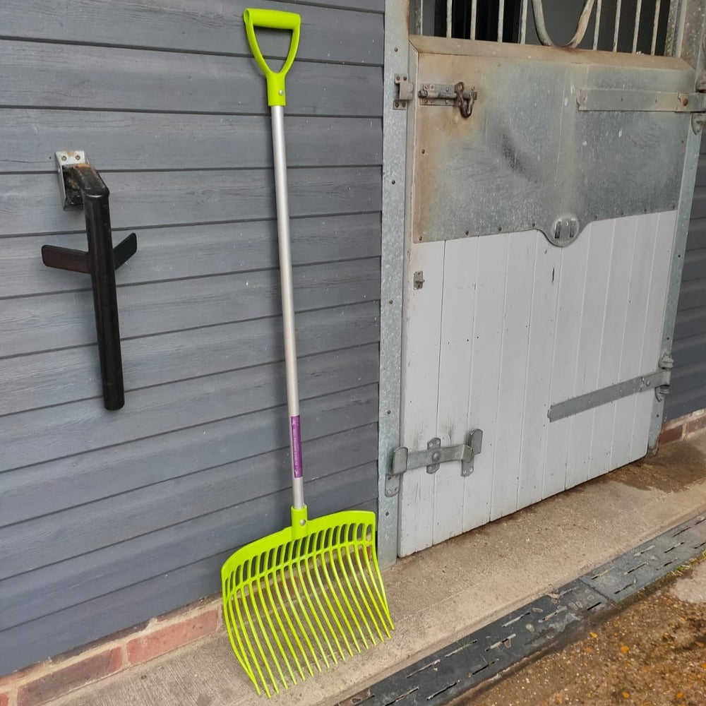 KM Elite Ultimate Shaving Fork Lifestyle#Lime