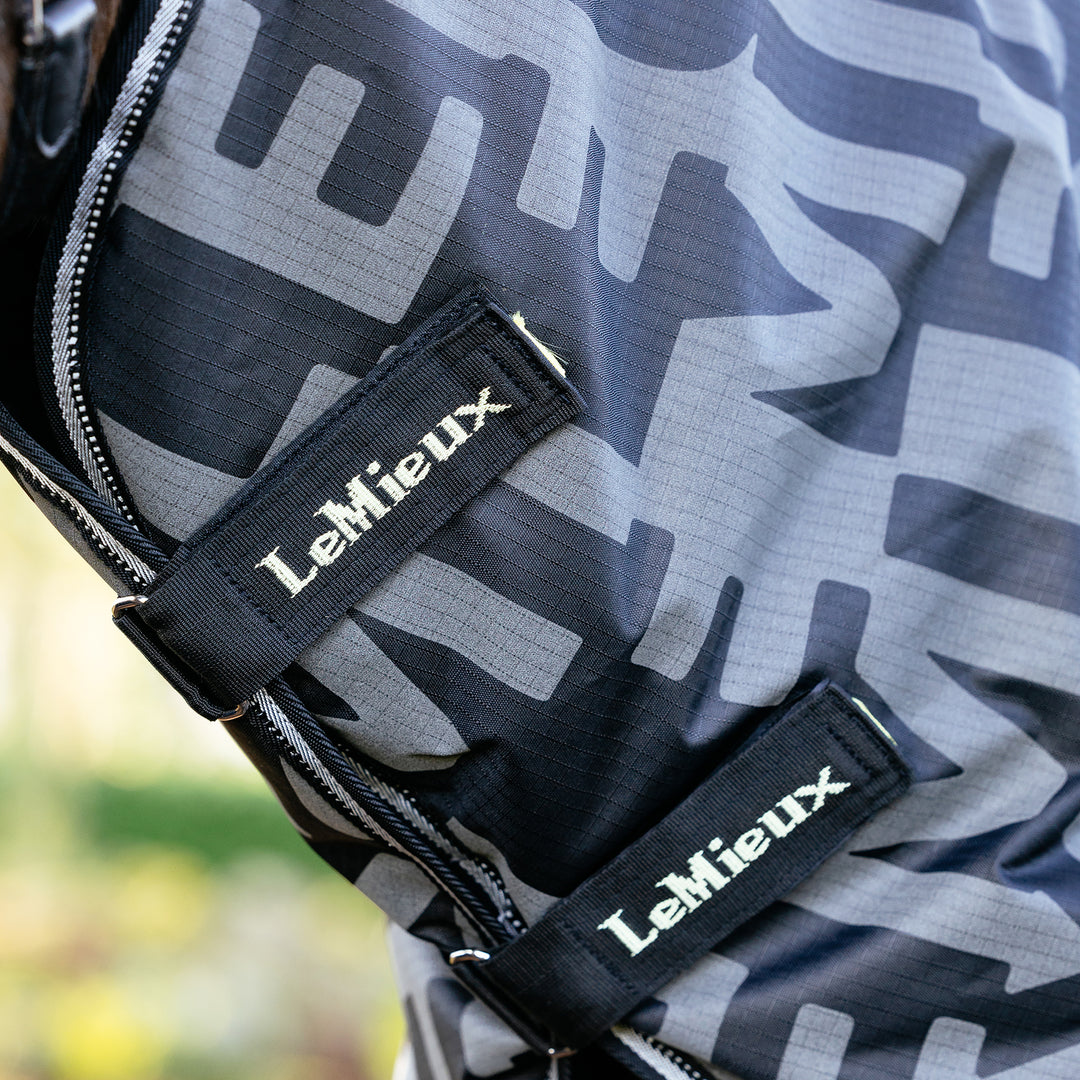 LeMieux Arika Reflective 200g Detach-A-Neck Turnout Rug Black