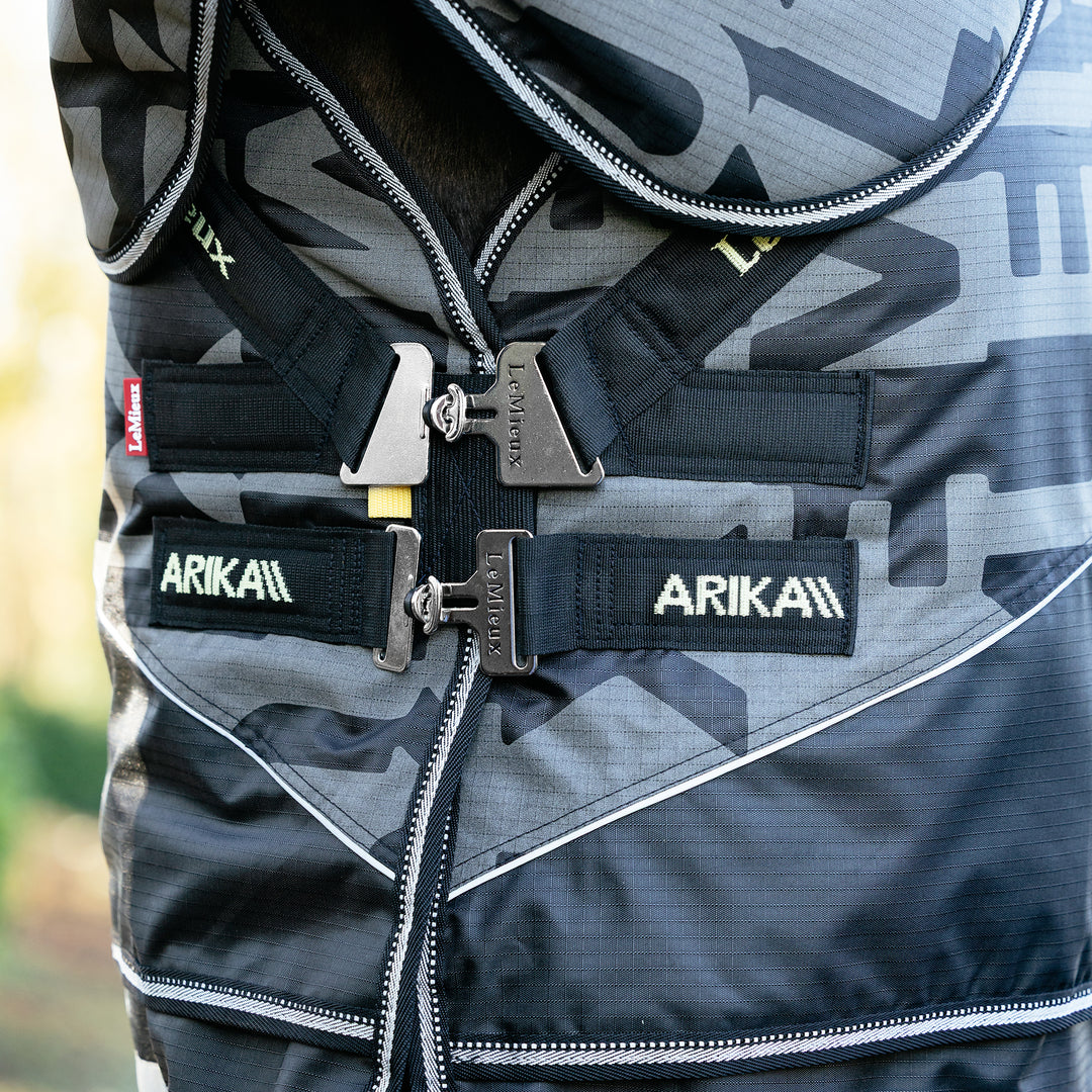 LeMieux Arika Reflective 200g Detach-A-Neck Turnout Rug Black