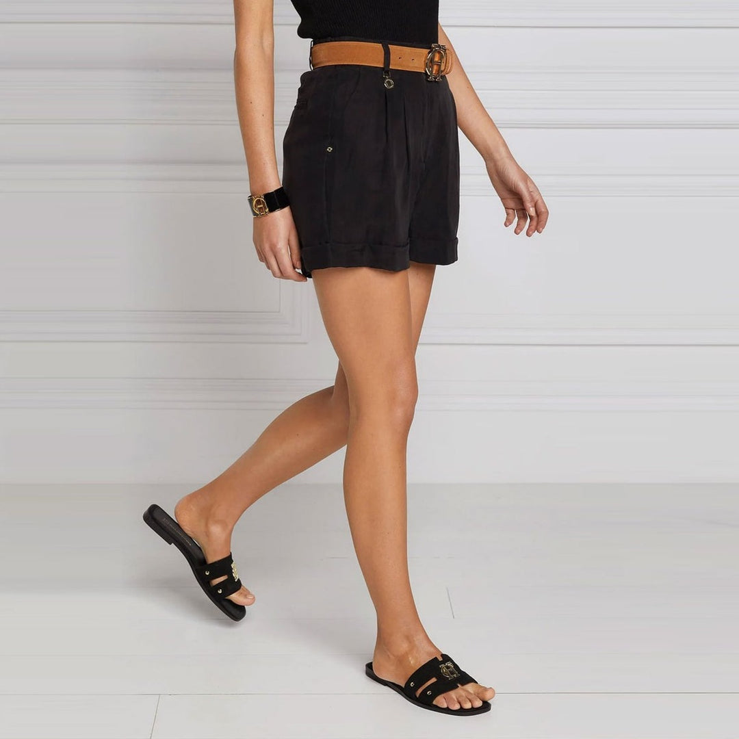 The Holland Cooper Ladies Pleated Safari Shorts in Black#Black