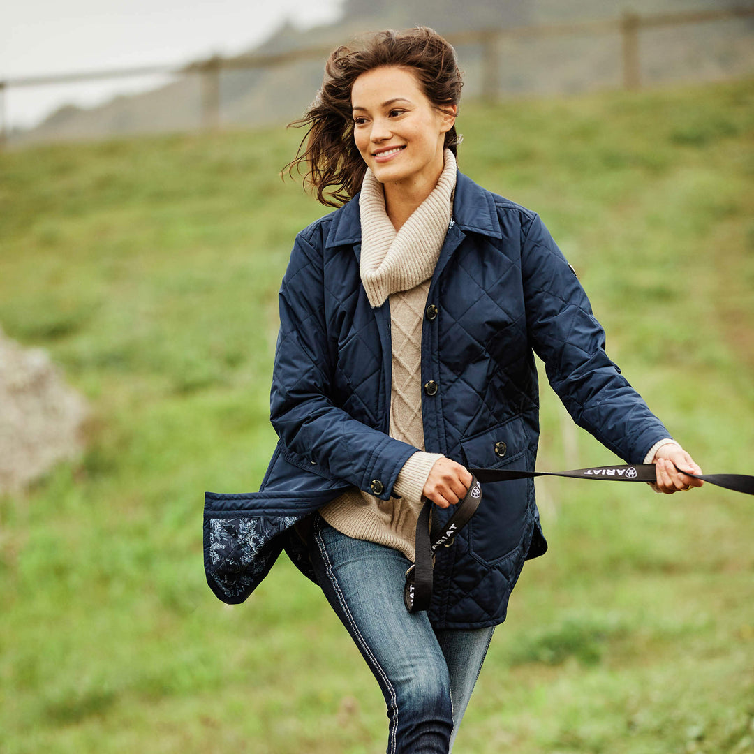 The Ariat Ladies Belmont Shirtjack Lightweight Quilt Jacket in Navy#Navy