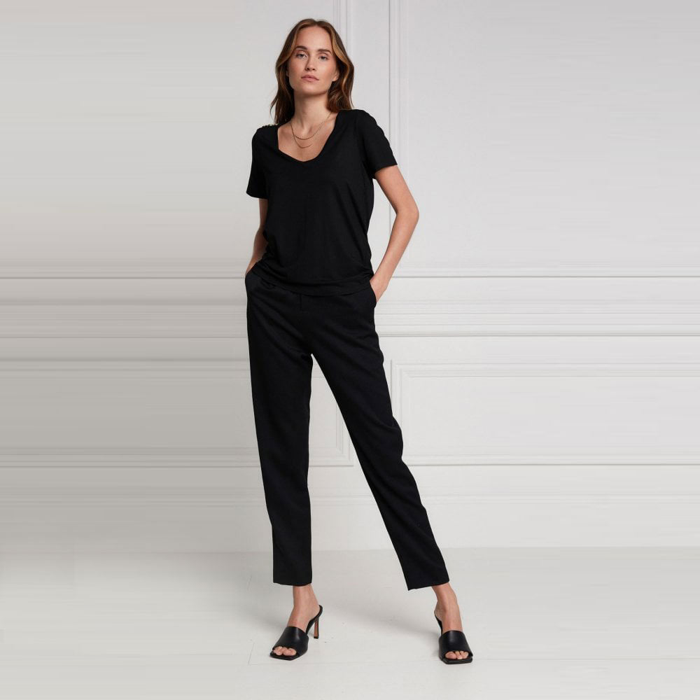 The Holland Cooper Ladies Relax Fit Vee Neck Tee in Black#Black