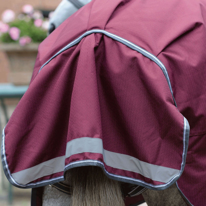 The Weatherbeeta Comfitec Plus Dynamic II Detach-A-Neck Medium Turnout Rug in Burgundy#Burgundy