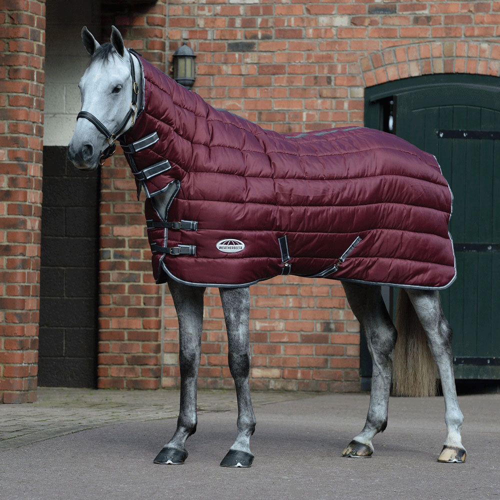 The Weatherbeeta Comfitec 210D Channel Quilt Combo Neck Heavy 400g Stable Rug in Burgundy#Burgundy