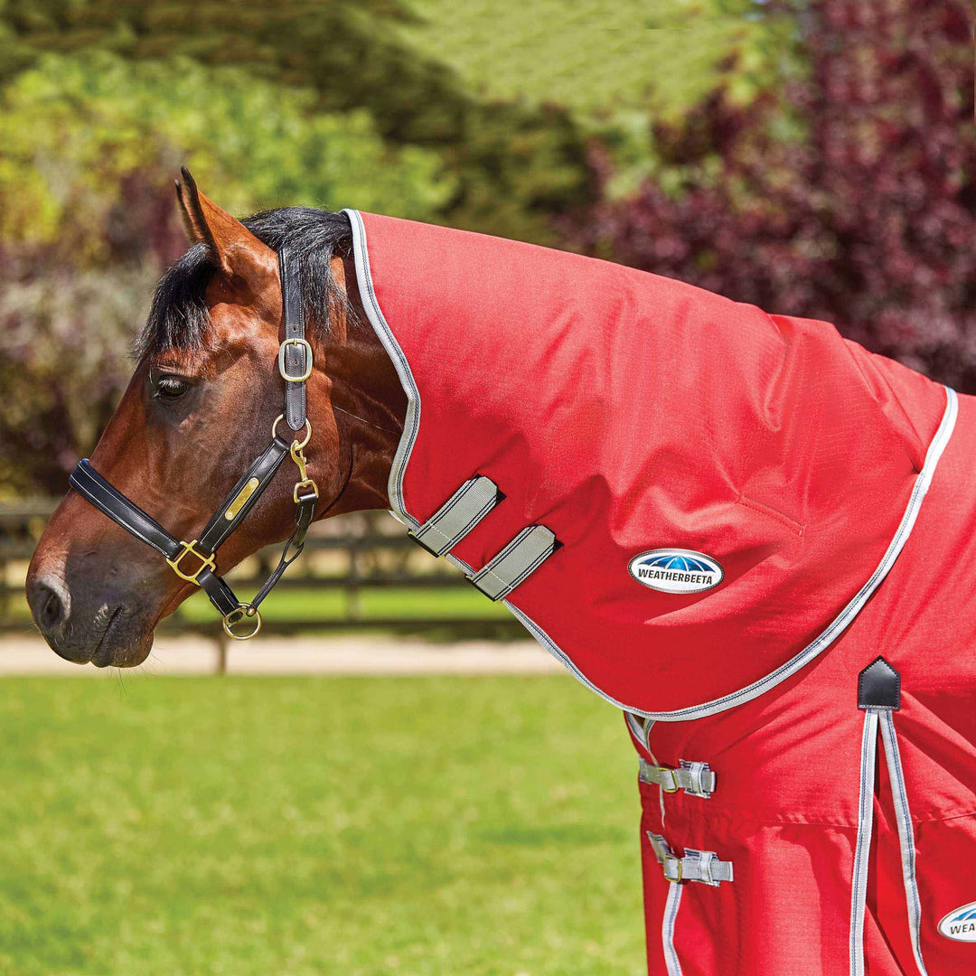 The Weatherbeeta Comfitec Classic Neck Rug Medium in Red#Red