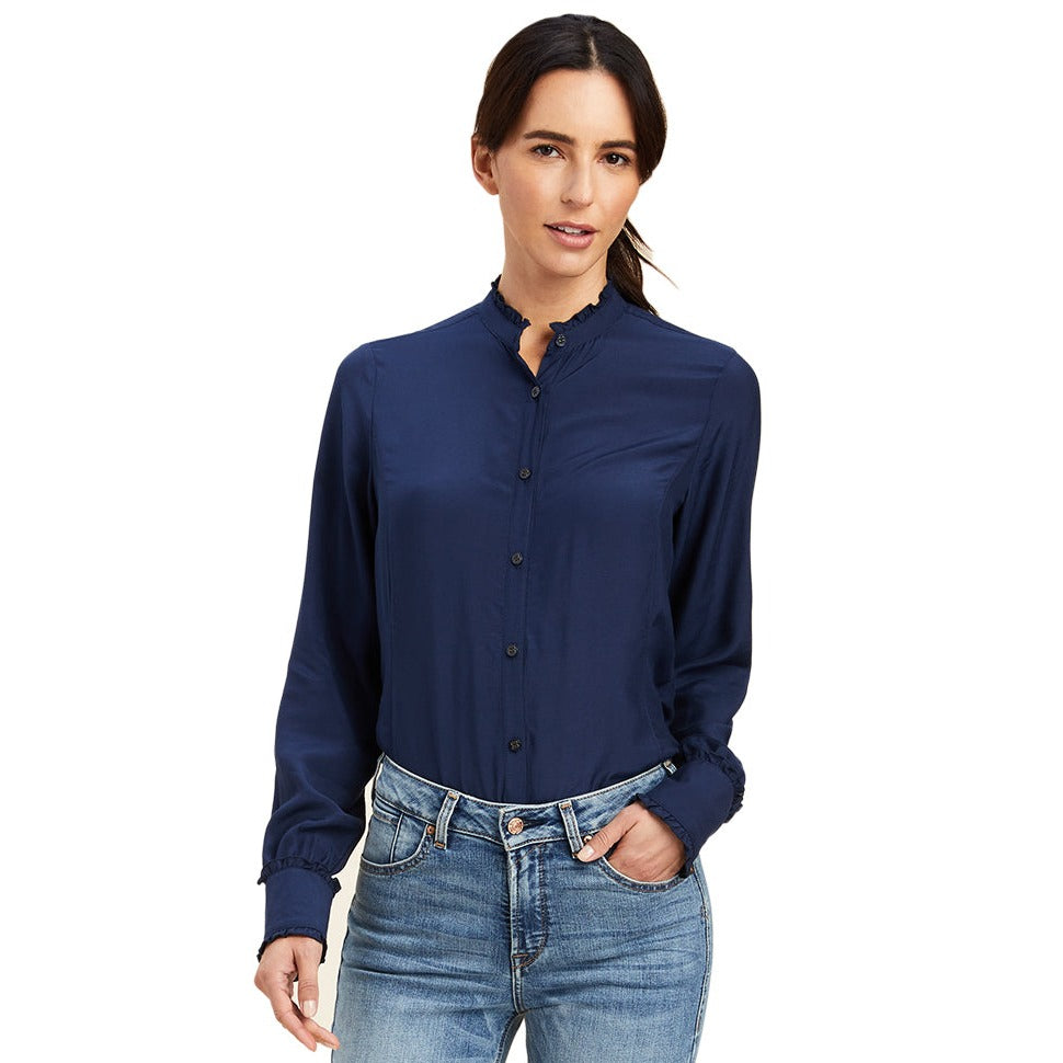 The Ariat Ladies Clarion Blouse in Navy#Navy