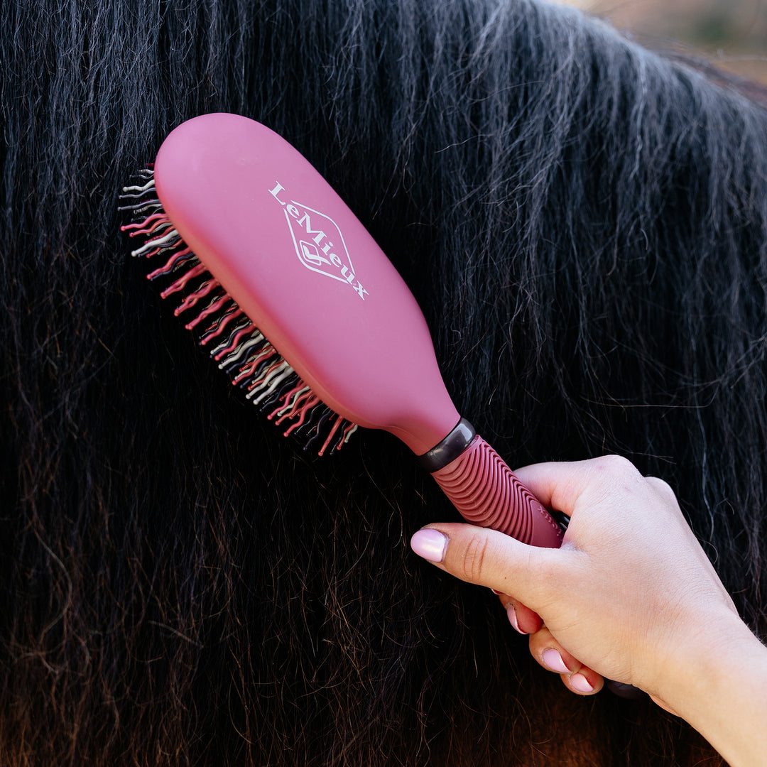 LeMieux Tangle Tidy - Cranberry