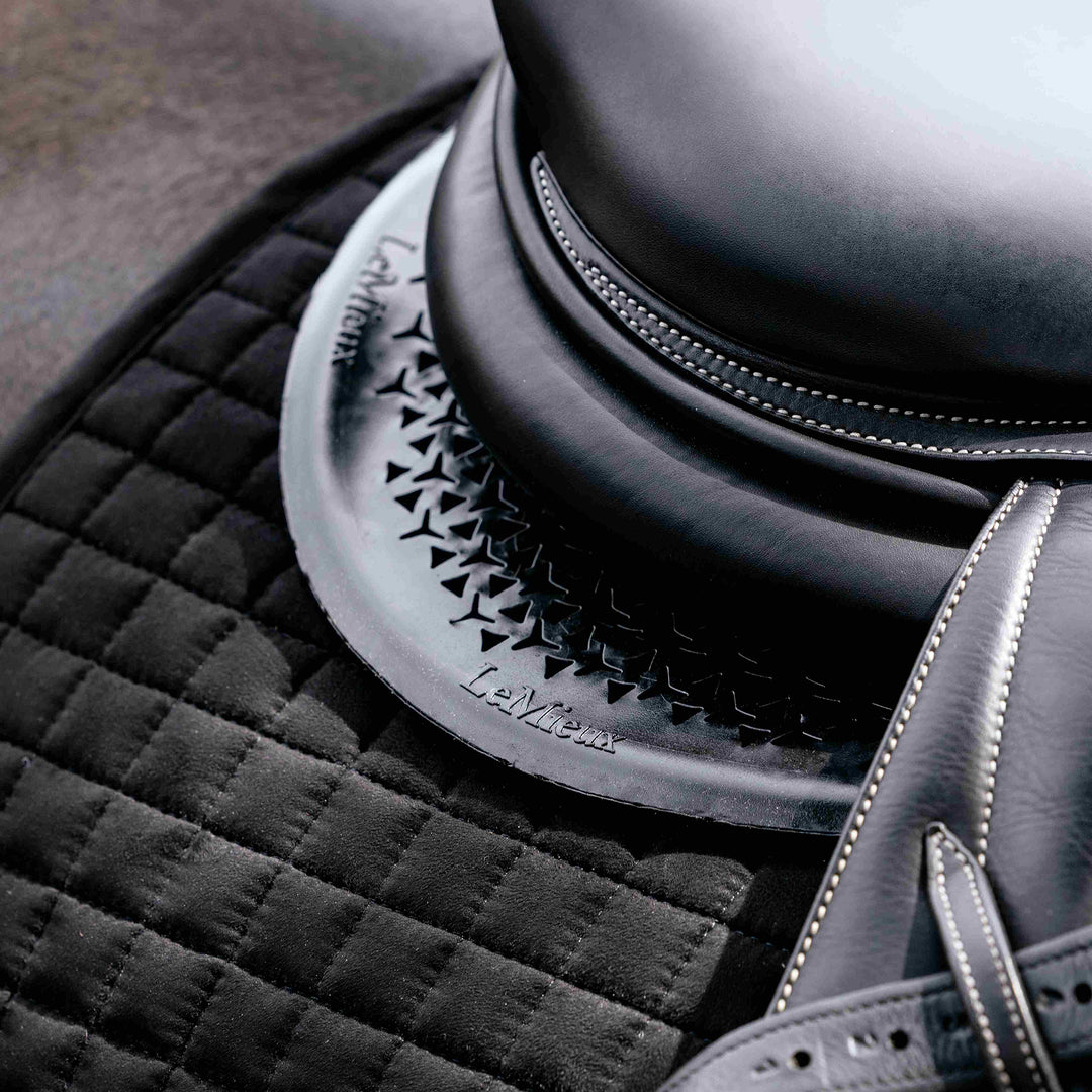 LeMieux Gel-Tek Shaped Half Pad