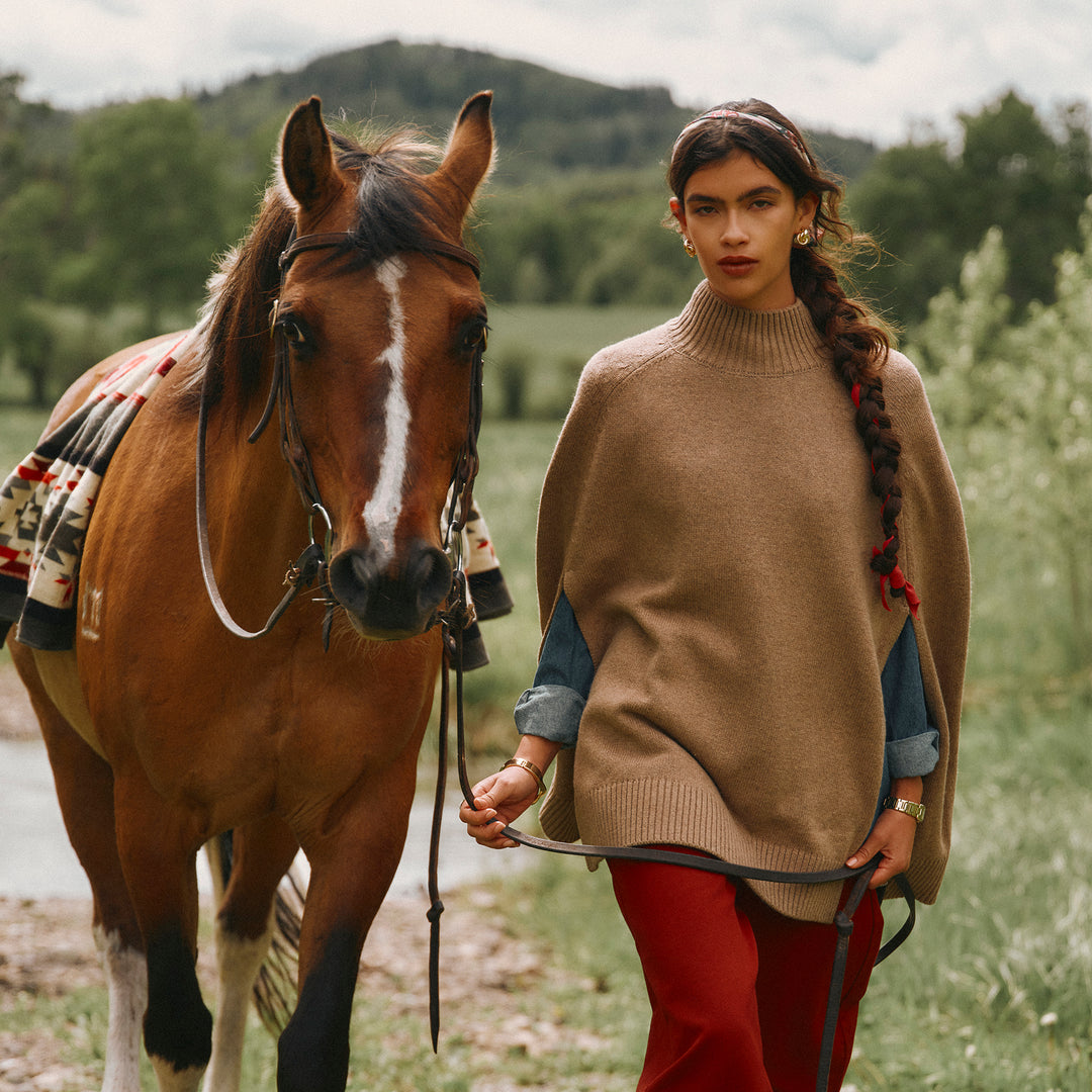 Joules Ladies Knitted Horse Intarsia Cape