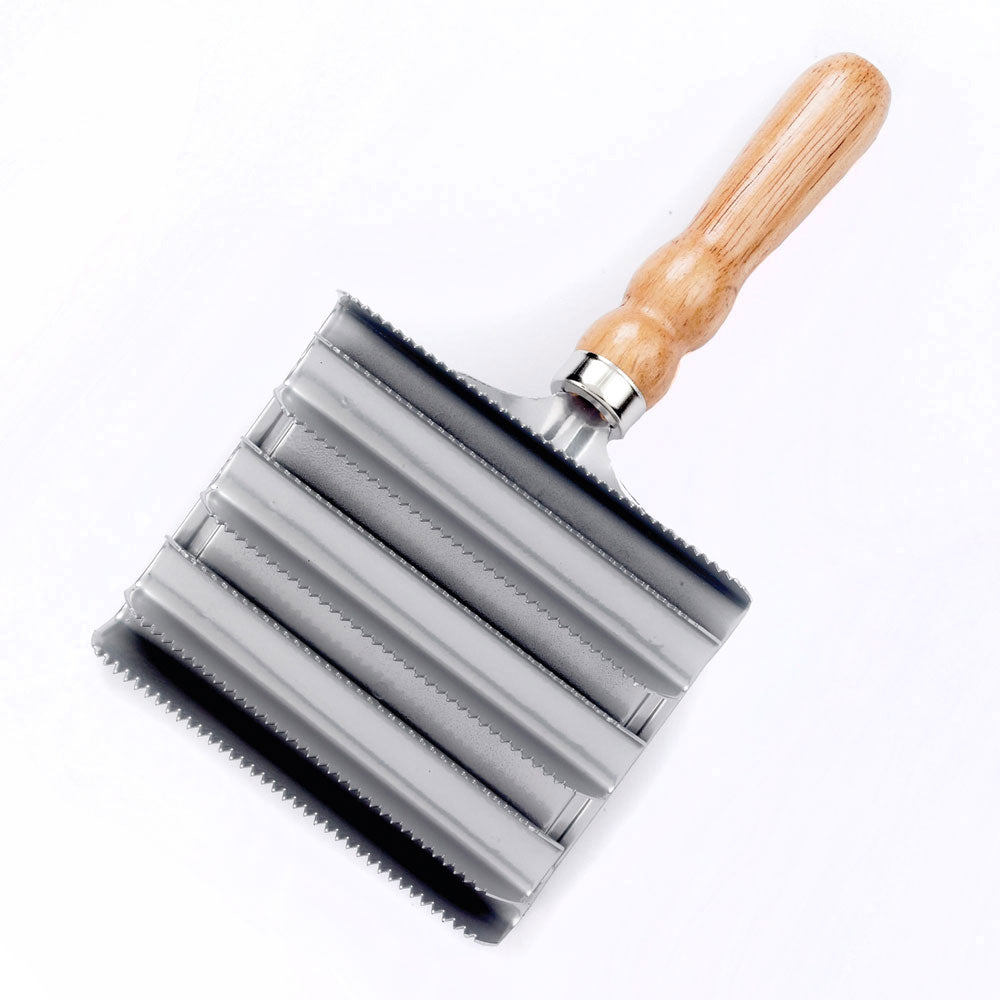 The Lincoln Metal Curry Comb in Silver#Silver