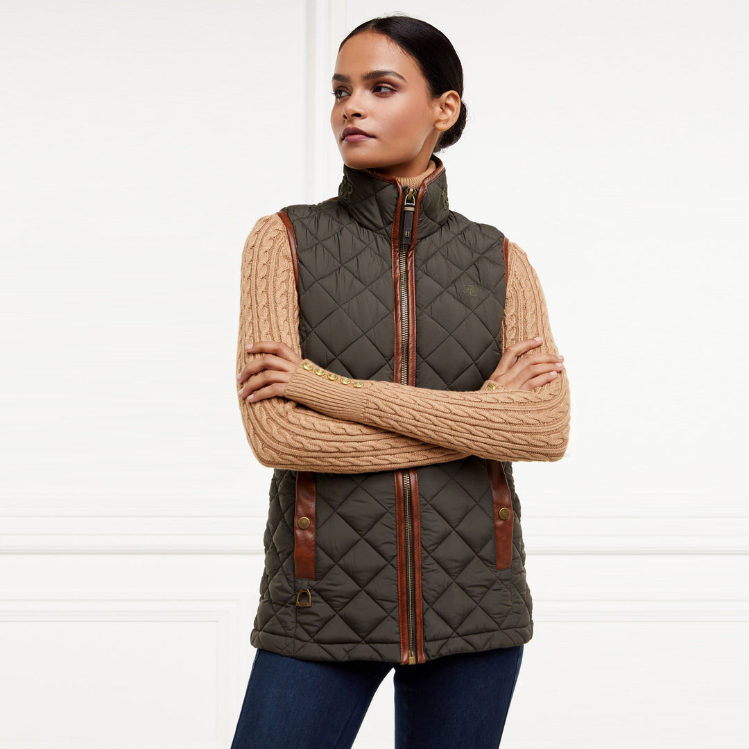 The Holland Cooper Ladies Country Quilted Gilet in Khaki#Khaki