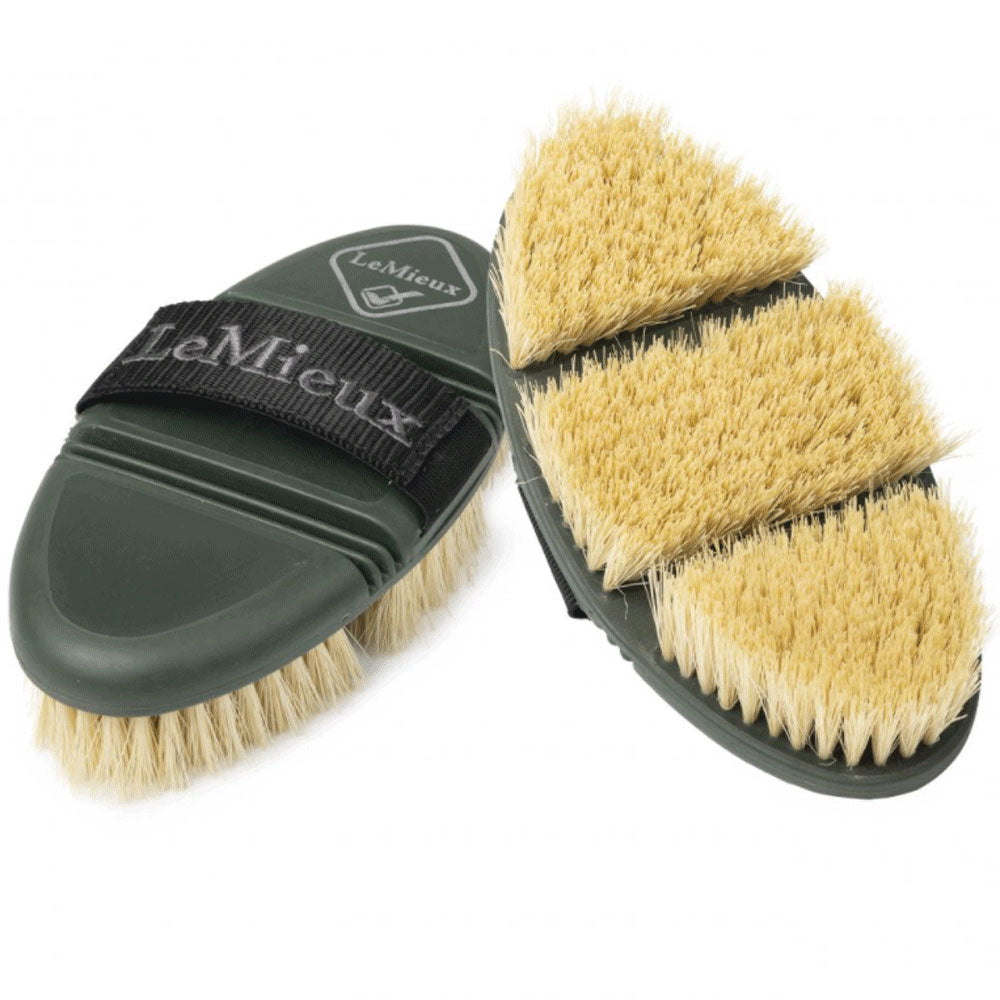 LeMieux Flexi Scrubbing Brush in Oak Green#Oak Green