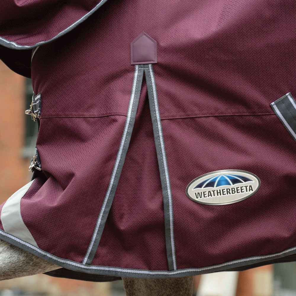 The Weatherbeeta Comfitec Plus Dynamic II Detach-A-Neck Medium Turnout Rug in Burgundy#Burgundy